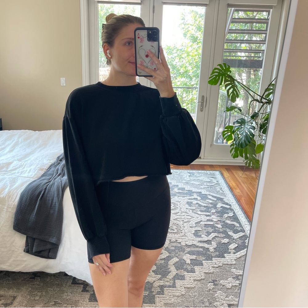 H&M Black Cropped Crewneck